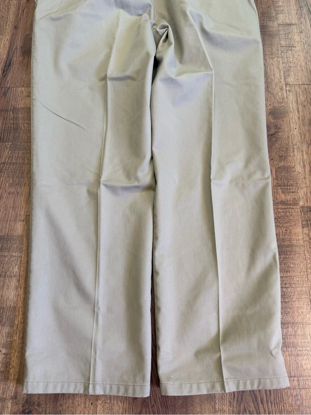 ST. JOHN’S BAY Worry Free Men's Beige Khakis Classic Fit Straight Twill 38